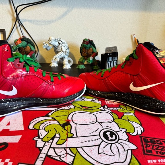 LeBron 8 V/2 ‘Christmas’ – 2011 Holiday Classic, Not a Retro - Picture 5 of 6